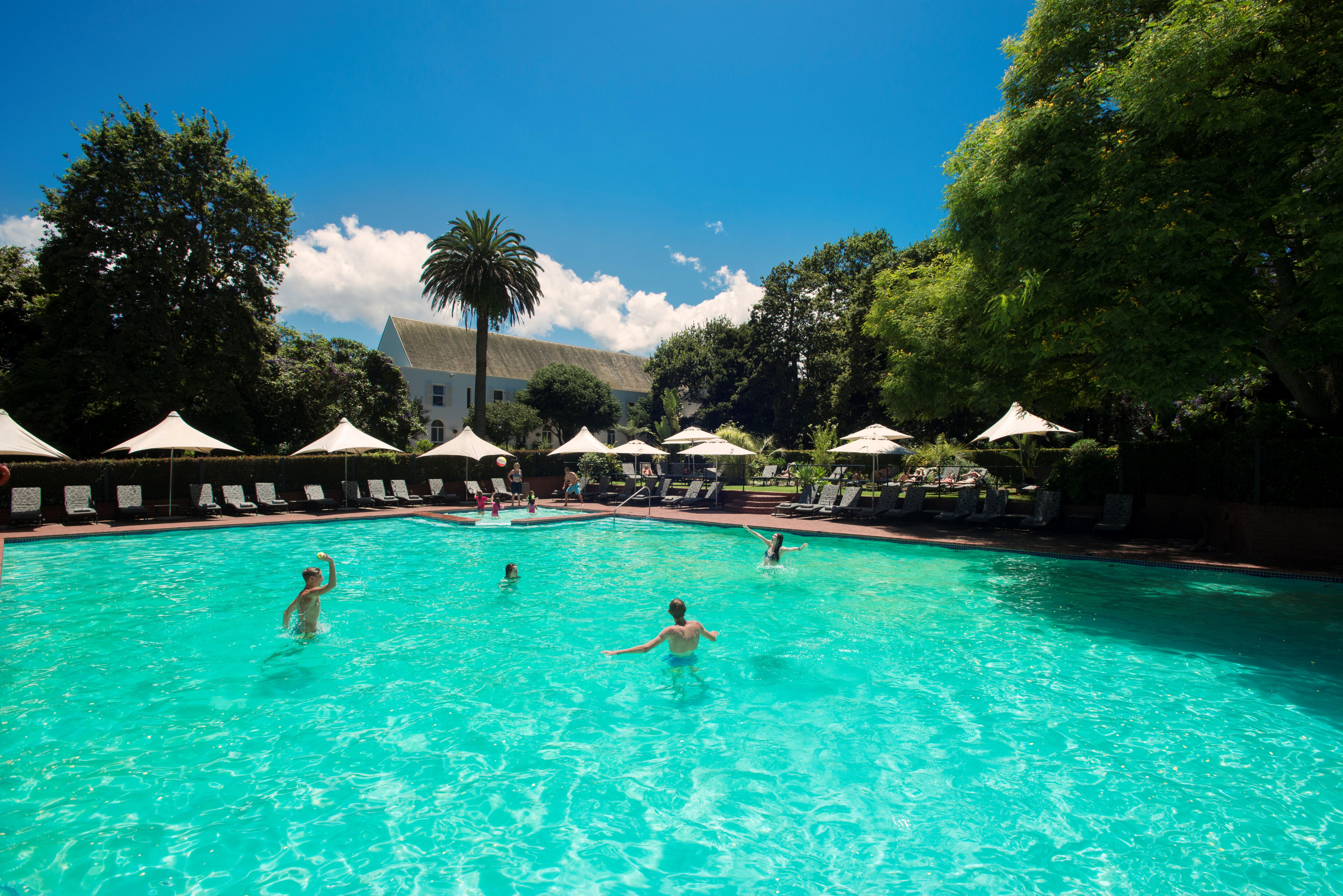 Fancourt Hotel George Bagian luar foto